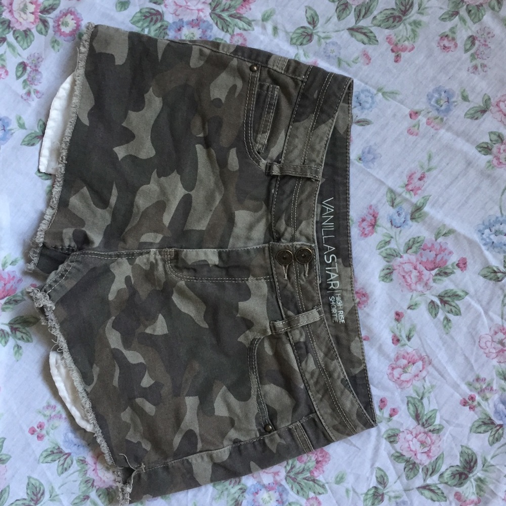 Camo short shorts :)